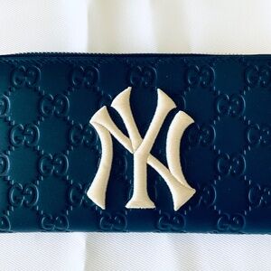 Gucci NY Yankees Zip-Around Wallet
